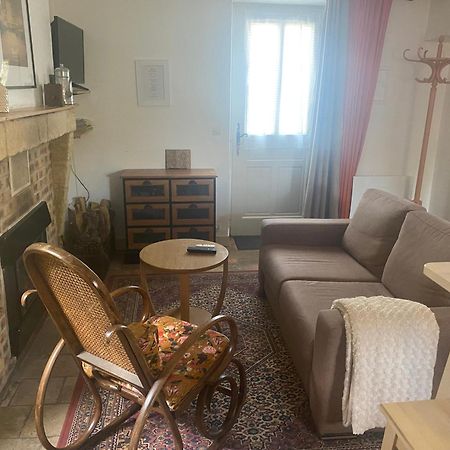 Bed and Breakfast Les 3 Echoppes Charge Екстер'єр фото