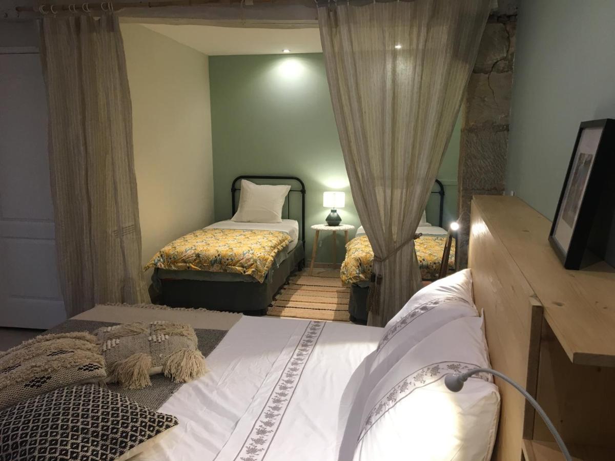 Bed and Breakfast Les 3 Echoppes Charge Екстер'єр фото