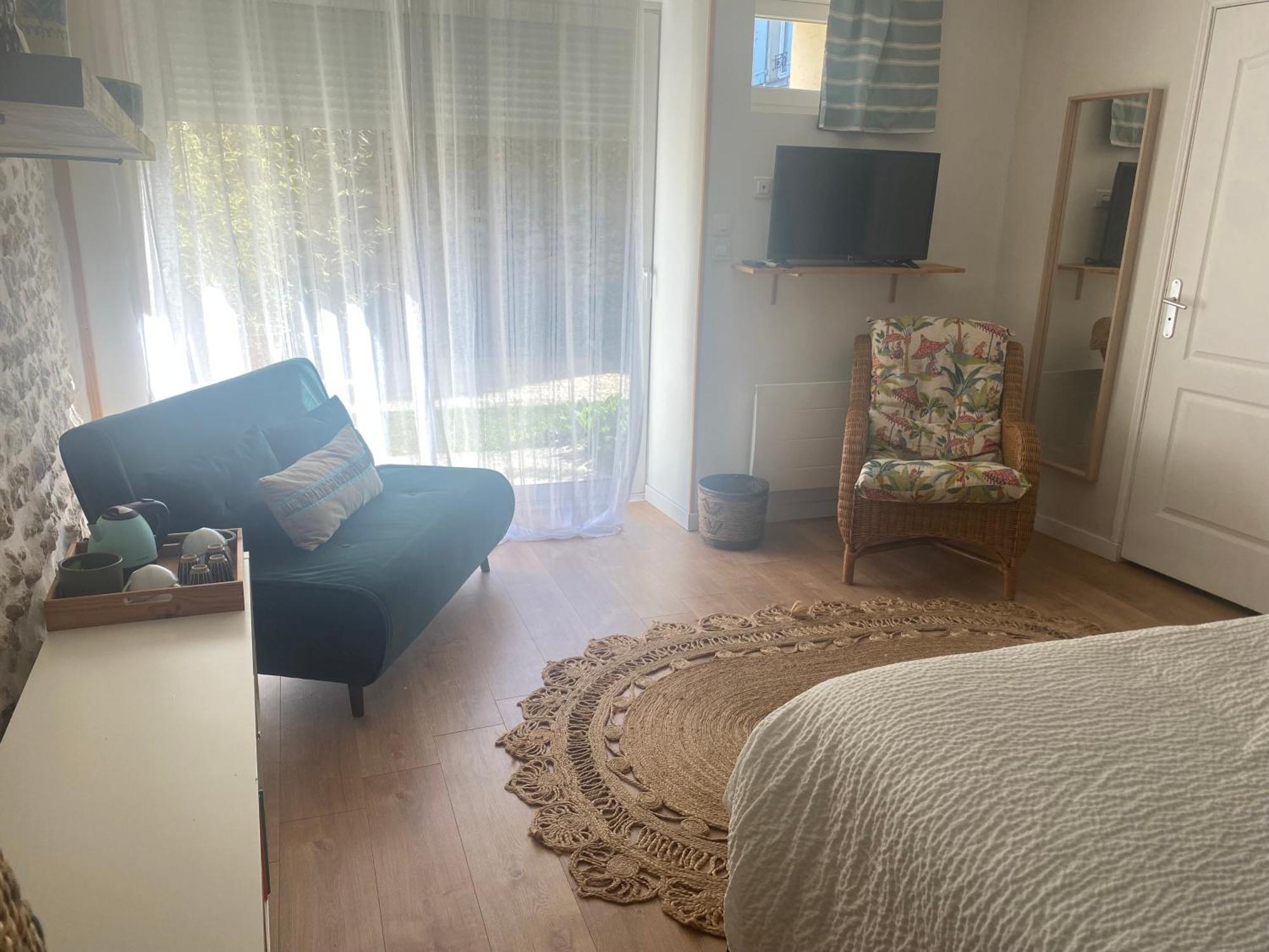Bed and Breakfast Les 3 Echoppes Charge Екстер'єр фото